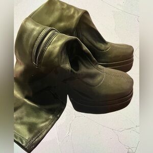 Chunky platform boots